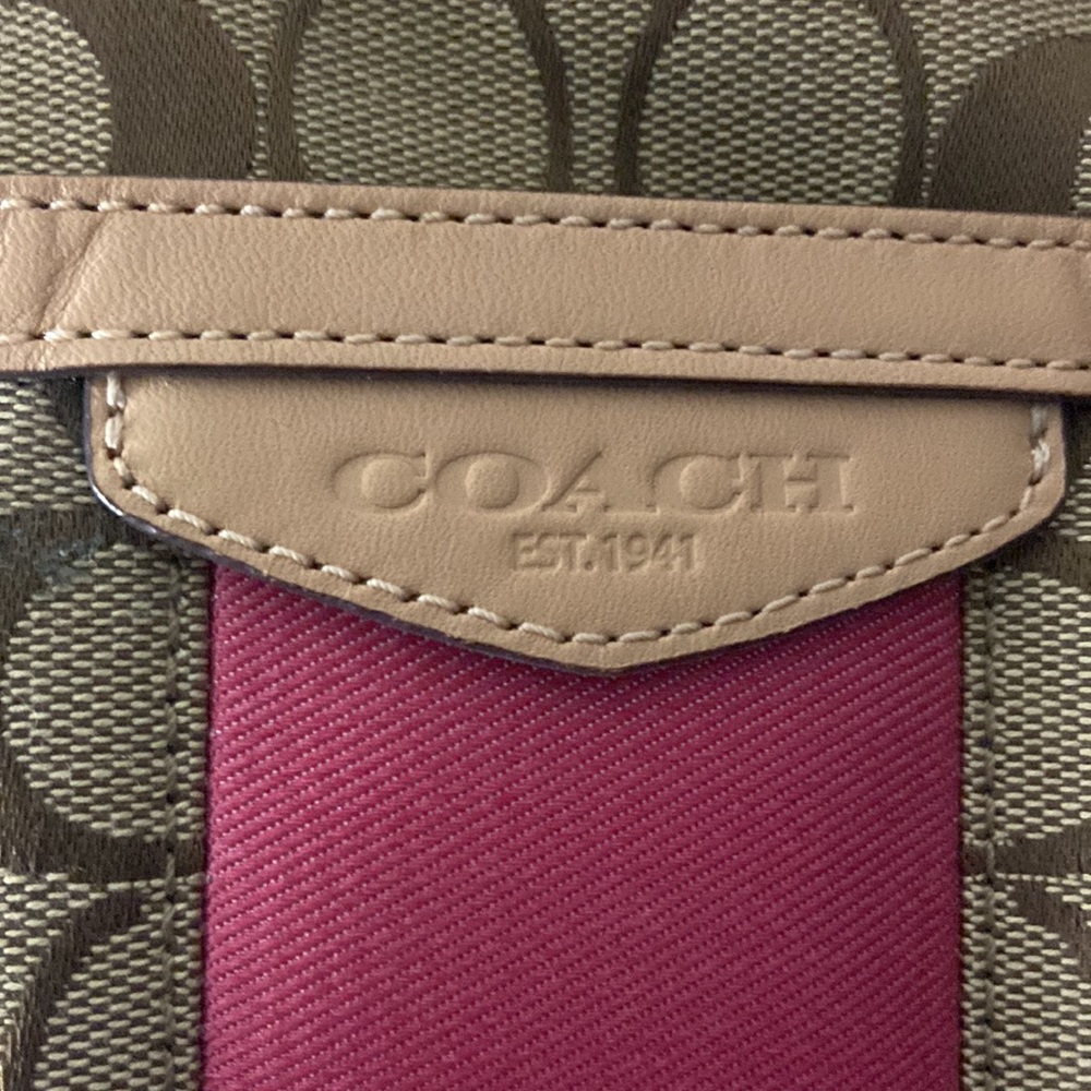 Coach Handbag. Good Used Condition. - Picture 4 of 9